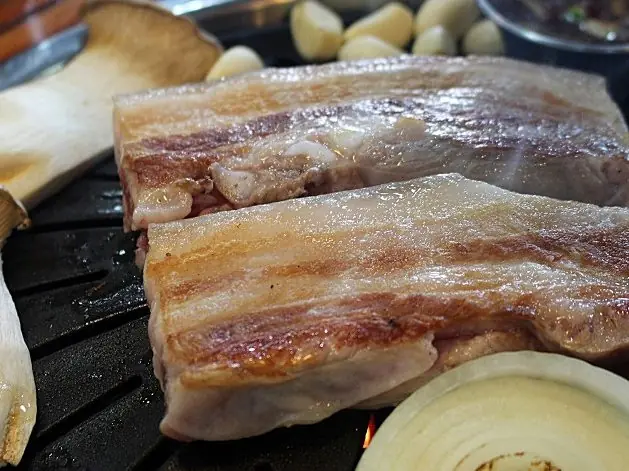 파채무침과 삼겹살구이
