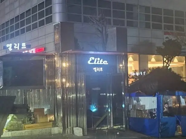 엘리트 내부